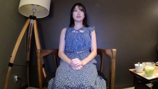 拉丁少女独自享受奶油